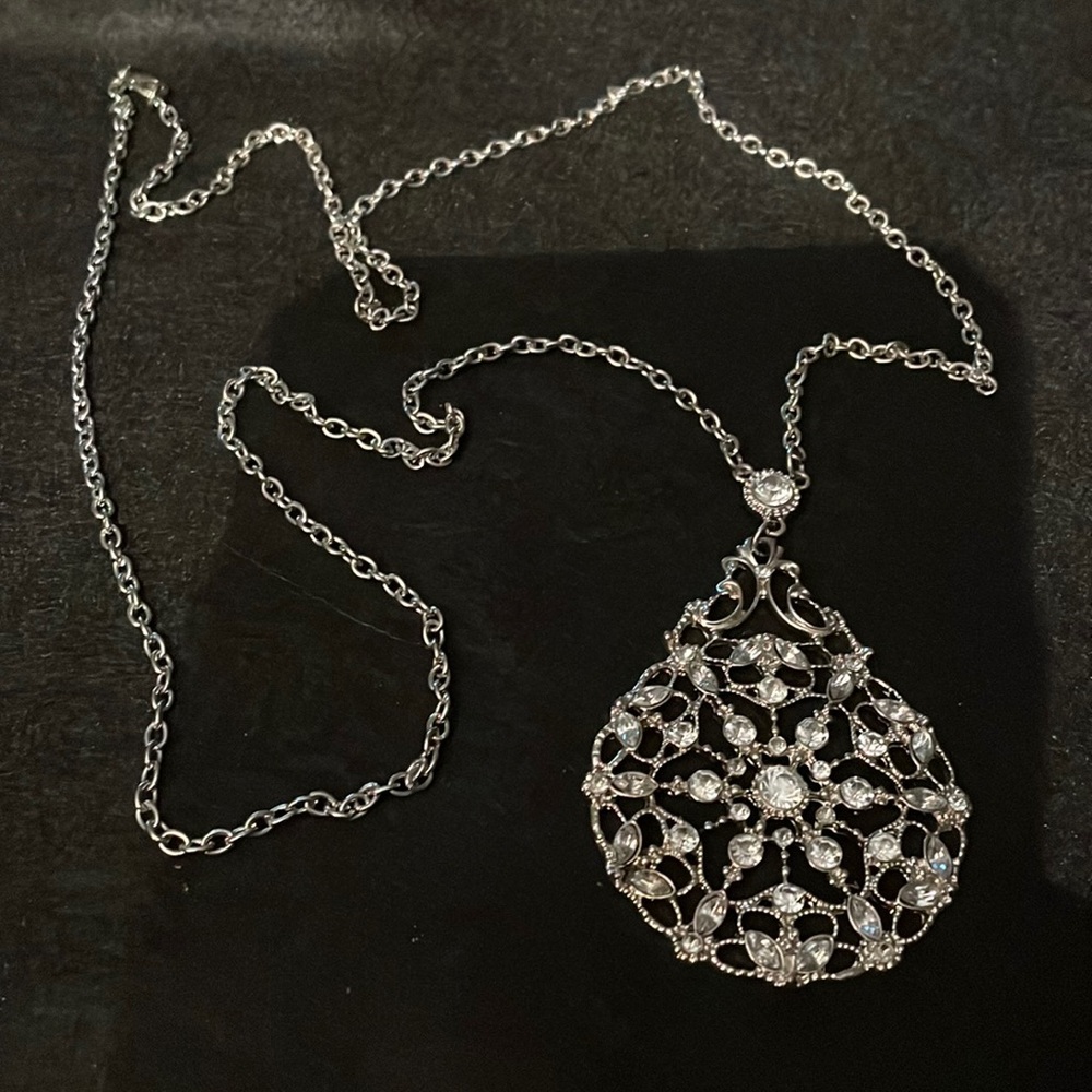 Silver chain link necklace